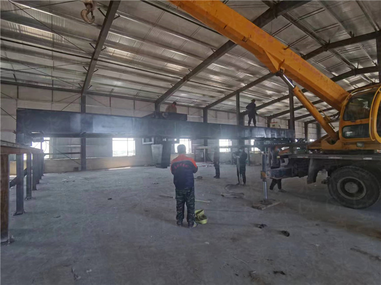 可實現(xiàn)大跨度高深度好氧堆肥有機肥設備,輪盤翻拋機,牛糞無死角翻堆機