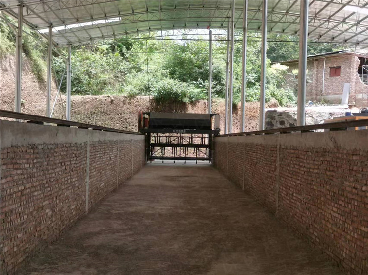 大型養(yǎng)殖場禽畜類翻堆翻耙機 有機肥設(shè)備槽式翻拋機 均勻物料 腐熟快